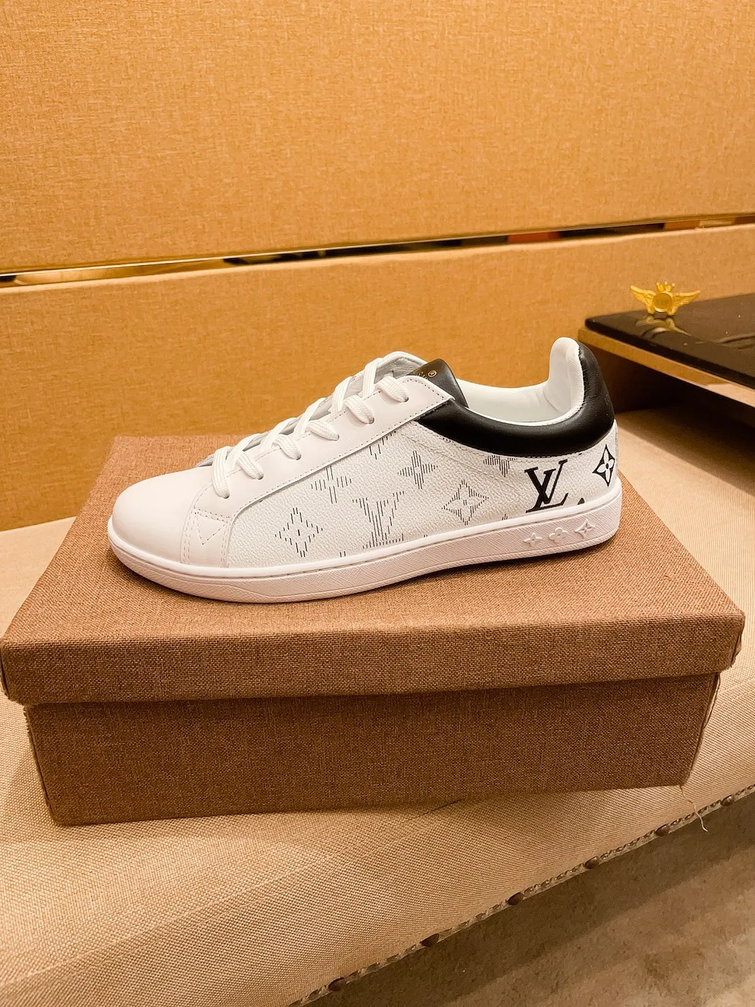 Men's shoes 💰 380💰🔥【LV】🔥 Louis Vuitton, high-end men's shoes brand, official website 1:1 latest masterpiece: the upper is made of Italian imported first-layer cowhide with a comfortable and breathable lining➕original non-slip and wear-resistant outsole🔥, making walking more convenient and comfortable! An exclusive new model, a stunning work, a beautiful 1:1 replica [color] compared to the official quality! Create a fashionable personality to set off your uniqueness! A must-have for trendy men! Classic🔥Size: 38-44 Color: 🔥Multiple colors available🔥